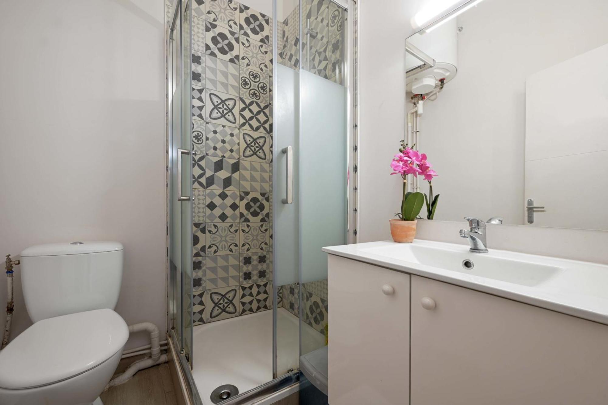 2 Bed Modern Fully Furnish Flat,Close To Buttes Chaumon Park Leilighet Paris Eksteriør bilde